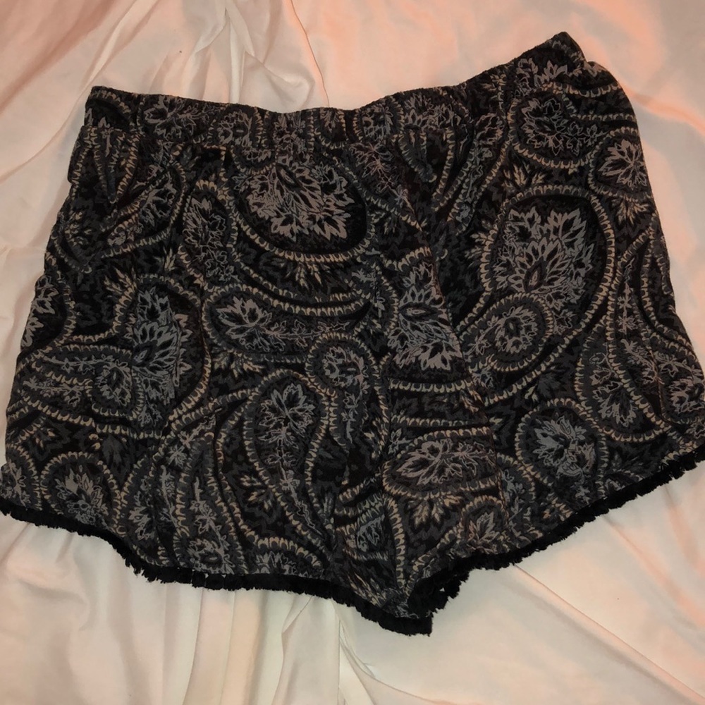 Flowy patterned shorts - Picture 2 of 4